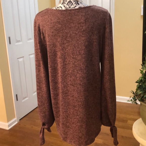 NEW! Blush Crisscross Tie Sleeve Hacci Top. Large - Picture 4 of 5